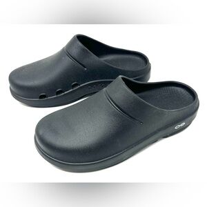 OOFOS Black Slip-On Clogs